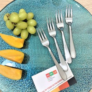 Nĩa [dĩa] ăn trái cây