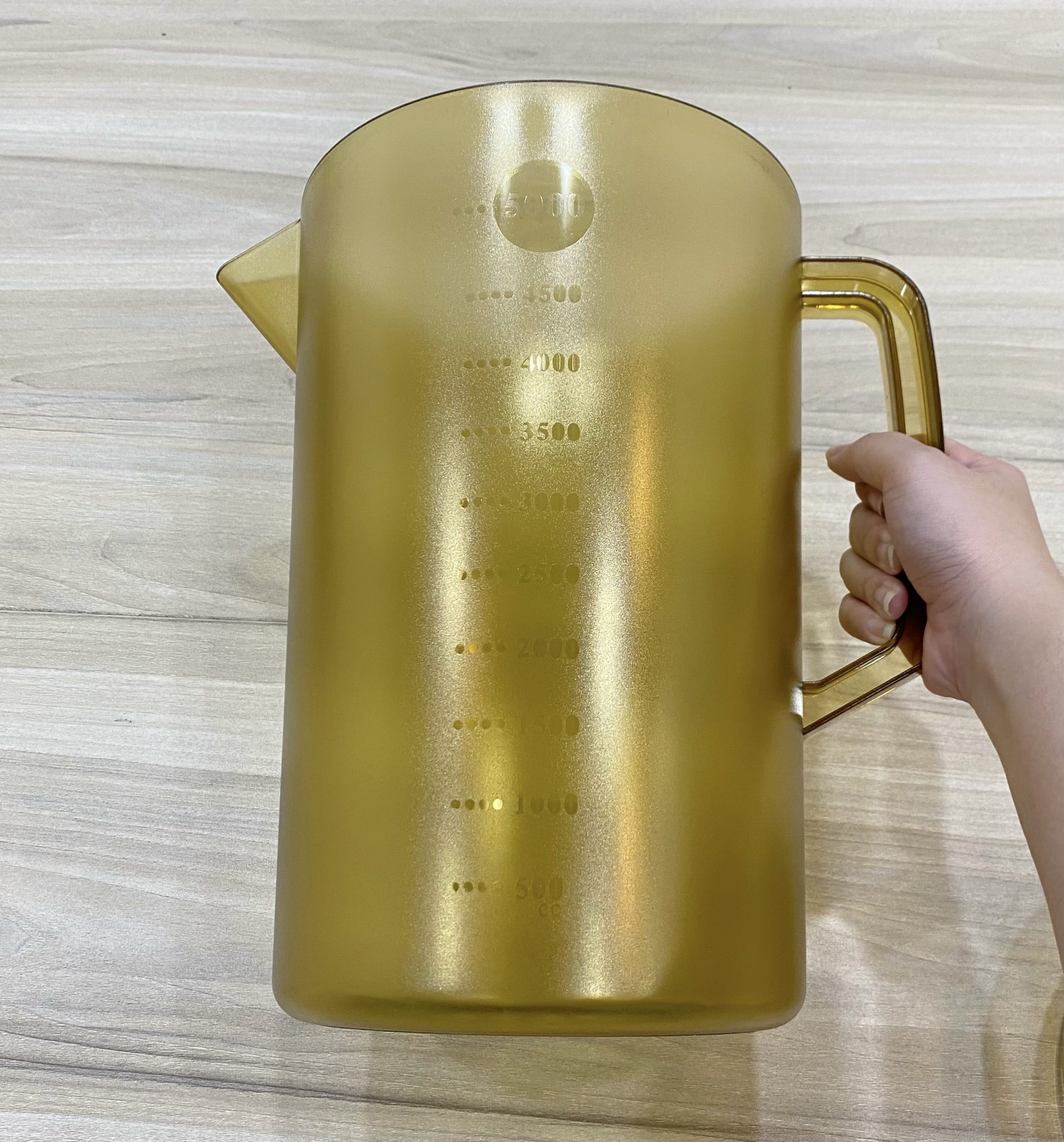 Ca đong nhựa có nắp vàng PC1050G (5000ml chịu nhiệt) chính hãng SQC