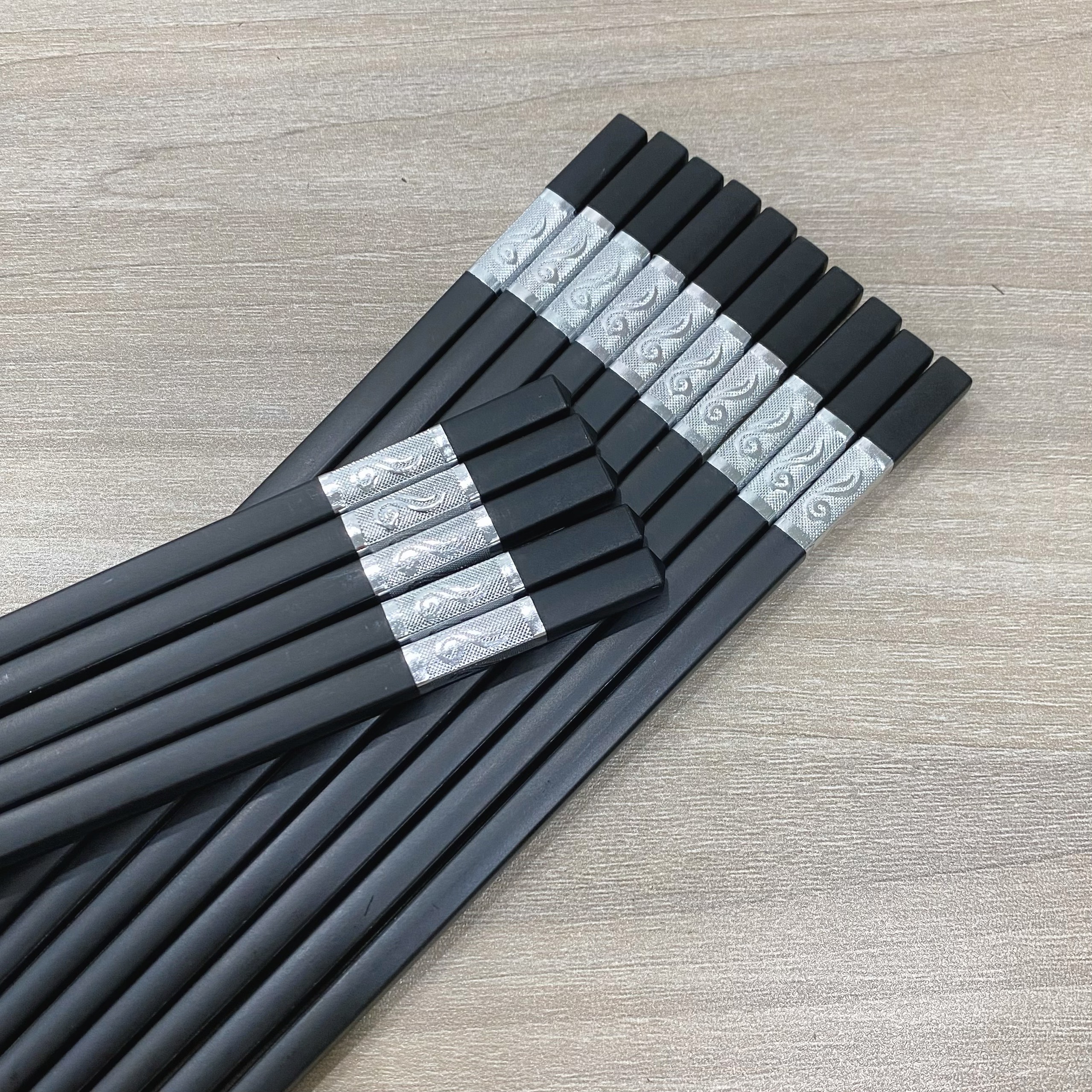 Dua dau vuong hoa van bac J20 15 9 1