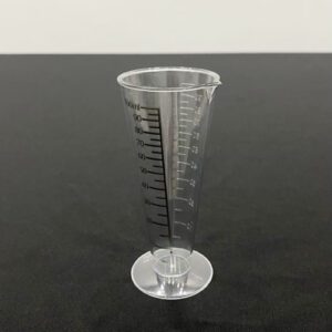 Ly dong nhua 100ml 2 vach den trang chiu nhiet PC L2001 1