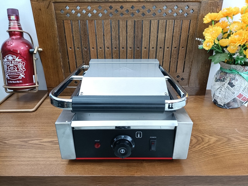 Ưu điểm của máy kẹp nướng bánh Panini ECG-811