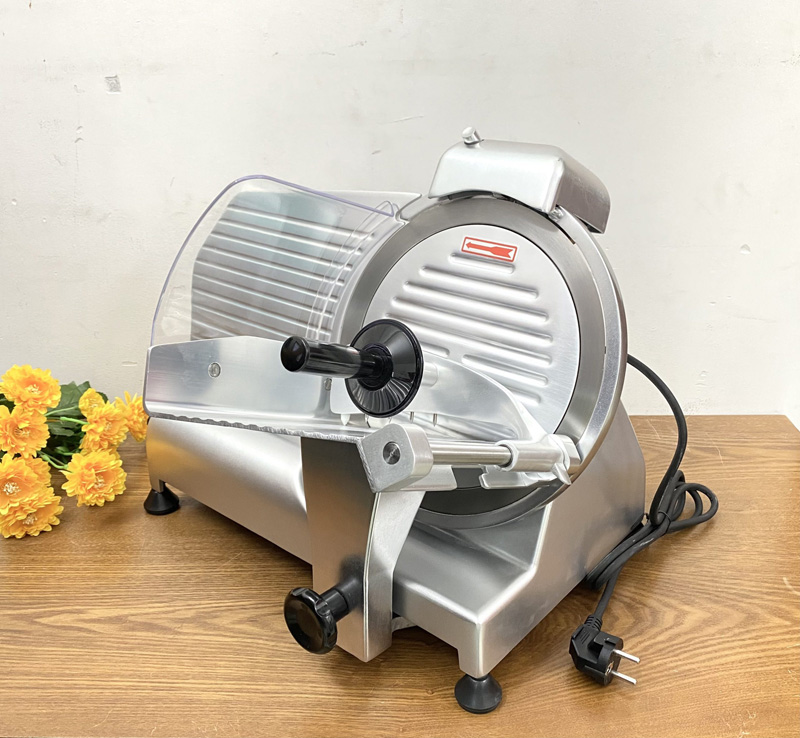 Máy xắt thịt SL220ES-8 được thiết kế với sự chắc chắn và tiện lợi hàng đầu