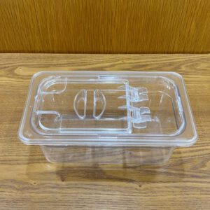 Nap khay GN nhua 1 4 mo 2