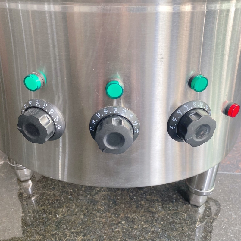 Điều chỉnh nhiệt độ dễ dàng thông qua các núm chỉnh cách nhiệt