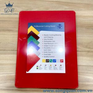 Thớt nhựa chữ nhật màu đỏ 40030020R chính hãng DC
