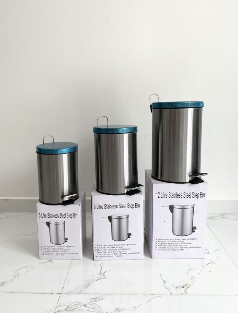 Thiết kế hiện đại, giảm tiếng ồn khi mở nắp, đảm bảo sự yên tĩnh cho không gian