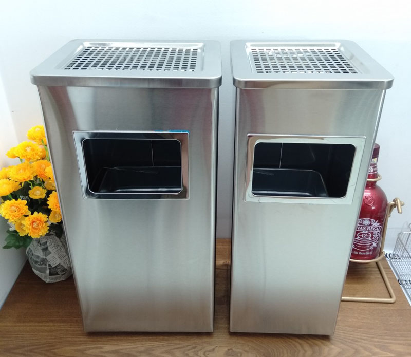 Sản phẩm được thiết kế với cửa xả rác ngay phía trước