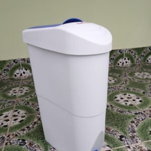 Thung rac nha ve sinh B 012 .1