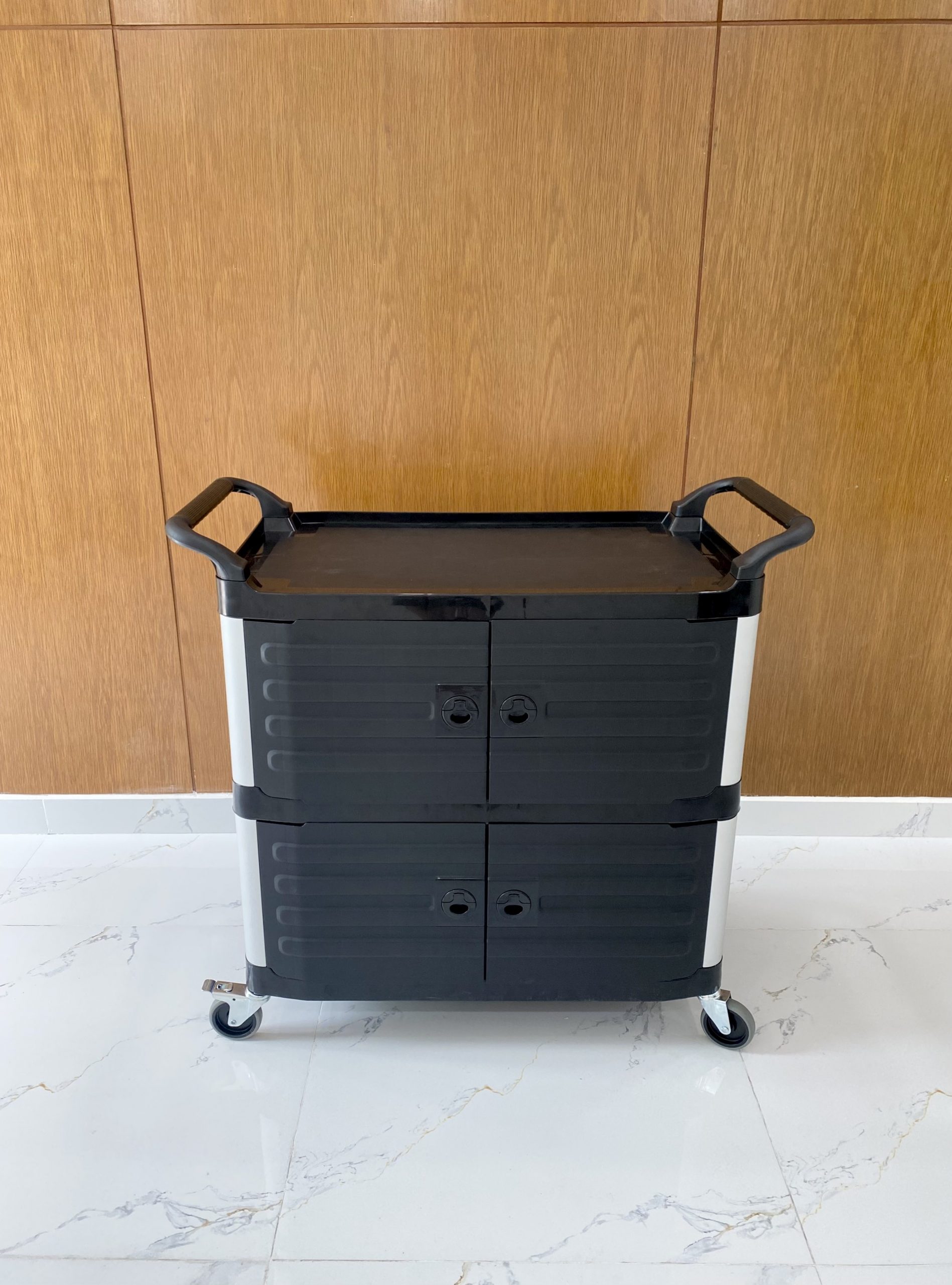 Xe đẩy nhựa có cửa GX-032JB (màu đen) 5 Ứng dụng của xe đẩy nhựa có cửa GX-032JB màu đen DC trong nhiều ngành nghề