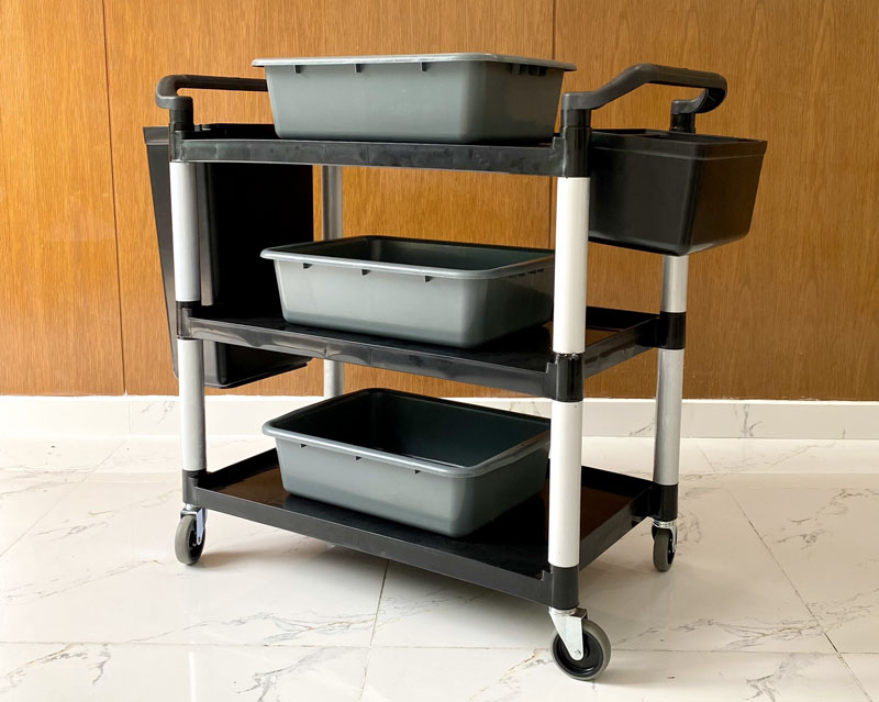 xe phục vụ 3 tầng đen L-010B-3 có khả năng chịu được trọng tải lớn, giúp tiết kiệm thời gian di chuyển, làm việc của nhân viên