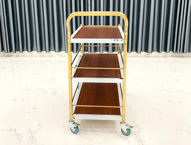 Xe phục vụ 3 tầng P15 có bánh xe khóa an toàn rất tiện lợi