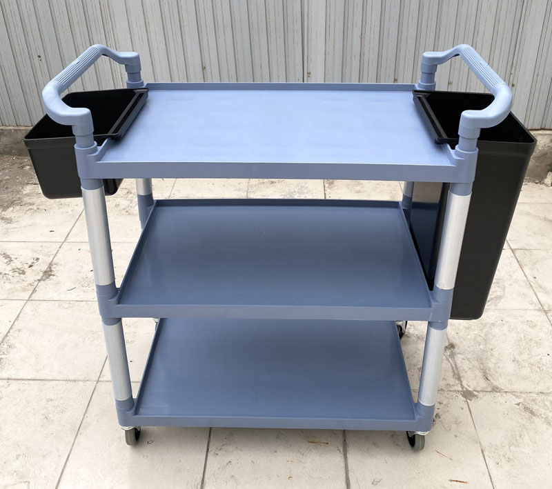 Xe phục vụ 3 tầng xám L-010-1 (2 xô đen) 5 Xe phục vụ 3 tầng xám L-010-1 có 1 xô đen lớn và 1 xô đen nhỏ bên hông xe